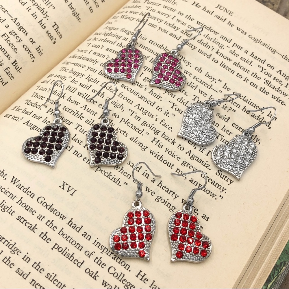 🍀 Heart Rhinestone Dangle Earrings - Picture 2 of 3